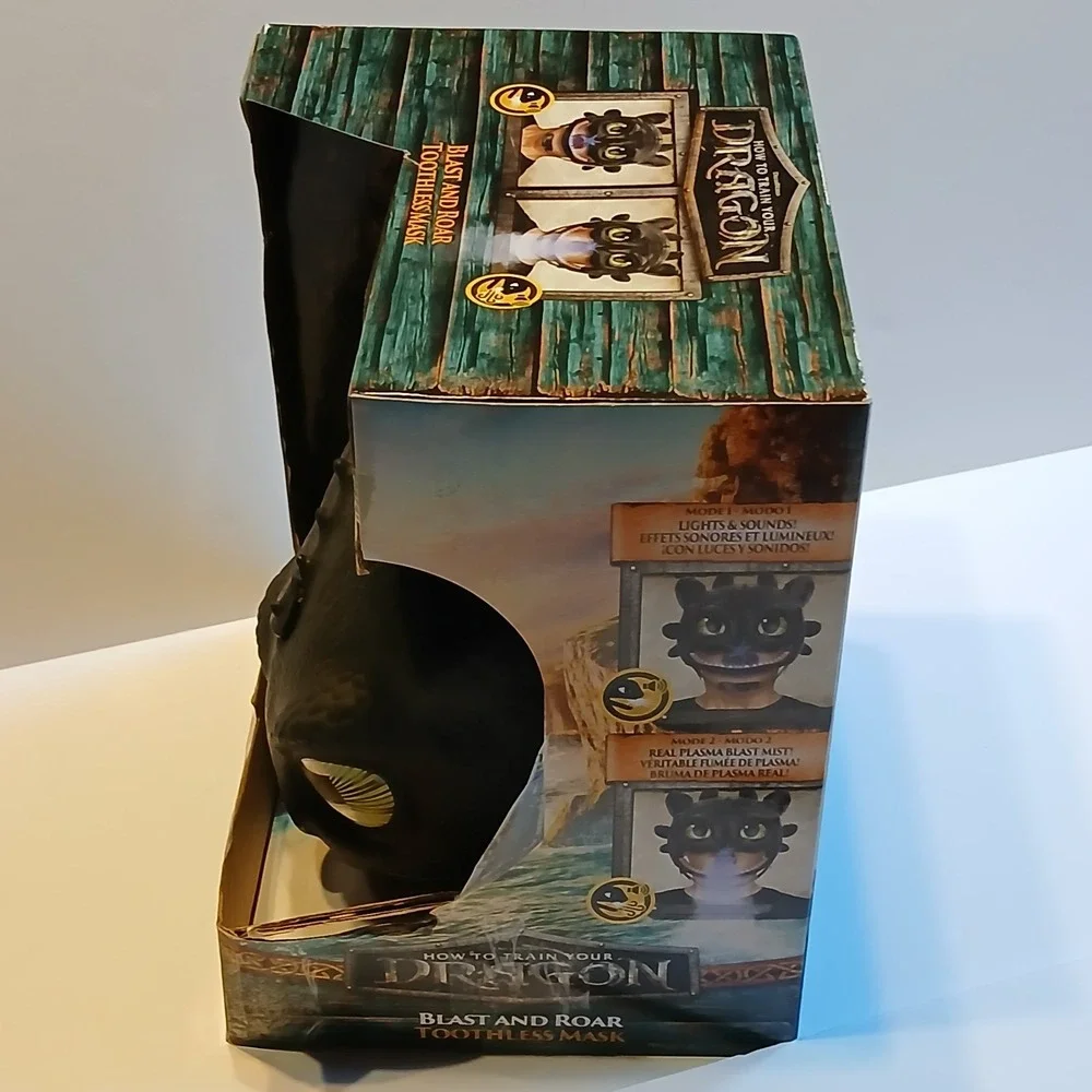 DreamWorks How to Train Your Dragon Toothless Blast & Roar Mask - New In Box!